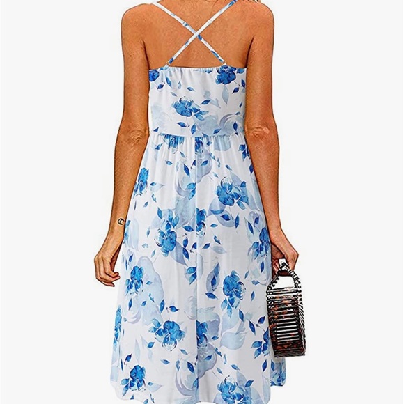 White dress with blue flowers perfect for summer vacation - Picture 4 of 6